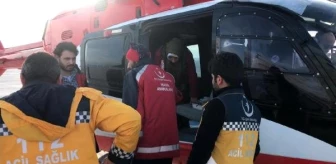 Hamile kadın helikopter ambulansla hastaneye götürüldü
