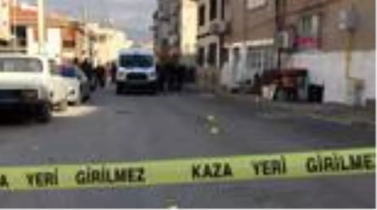 İzmir işe giderken sokak ortasında bıçaklanarak öldürüldü