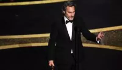 Oyuncu Joaquin Phoenix'in Oscar konuşmasında atıfta bulunduğu ağabeyi River Phoenix nasıl hayatını... Oyuncu Joaquin Phoenix'in Oscar konuşmasında atıfta bulunduğu ağabeyi River Phoenix nasıl hayatını...