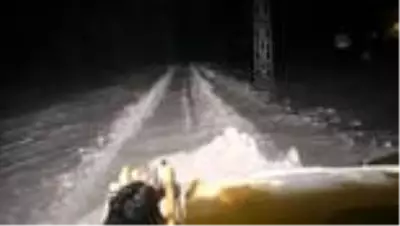 Kar ve tipinin kapattığı köy yolu minik Berat için açıldı Kar ve tipinin kapattığı köy yolu minik Berat için açıldı