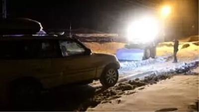 Kar ve tipinin kapattığı köy yolu minik Berat için açıldı