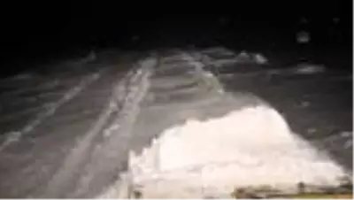 Kar ve tipinin kapattığı köy yolu minik Berat için açıldı