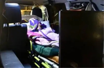 Kar ve tipinin kapattığı köy yolu minik Berat için açıldı