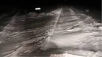 Kar ve tipinin kapattığı köy yolu minik Berat için açıldı