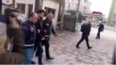 Kadir Şeker'in kurtardığı kadından 'U' dönüşü: Tartışıyorduk, beni dövmüyordu Kadir Şeker'in kurtardığı kadından 'U' dönüşü: Tartışıyorduk, beni dövmüyordu