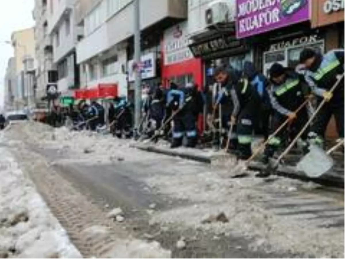 Nevşehir Belediyesi karla mücadele çalışmalarını hızlandırdı