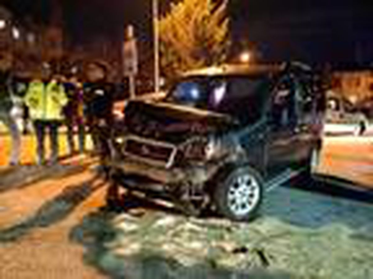 Otomobil ile hafif ticari araç kavşakta çarpıştı: 3 yaralı