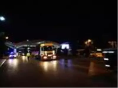 Pistten çıkan uçağın parçaları yola çıktı Pistten çıkan uçağın parçaları yola çıktı