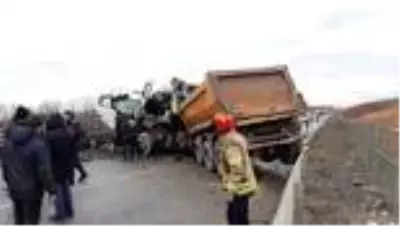 Şile’de hafriyat kamyonu ile tanker çarpıştı: 2 yaralı