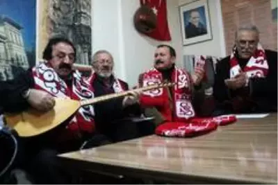 Sivaslılar TFF ve MHK'ye tepkisini türkülerle dile getirdi Sivaslılar TFF ve MHK'ye tepkisini türkülerle dile getirdi