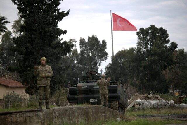 Suriye sınırına zırhlı personel taşıyıcı araçlar sevk ediliyor