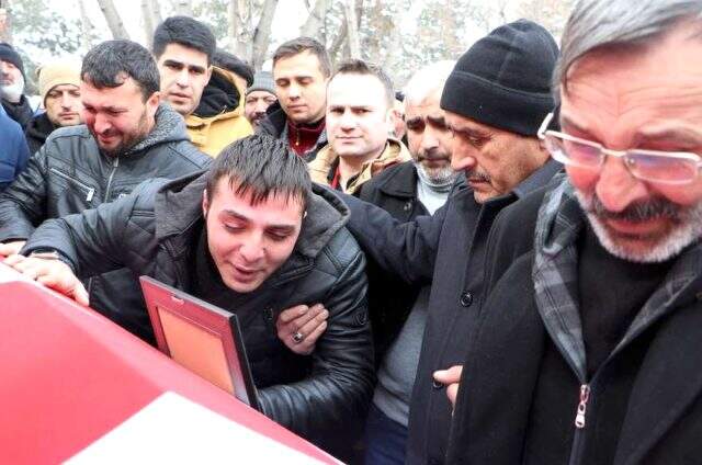 Türkiye, İdlib'de can veren 5 şehidini uğurladı