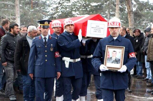 Türkiye, İdlib'de can veren 5 şehidini uğurladı