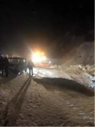 Zigana Dağı Geçidi'ne çığ düştü, yol kapandı (2)- Yeniden