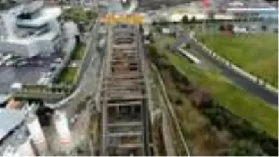 Bitmeyen metro inşaatı trafiği felç etti, kilometrelerce kuyruk oluştu Bitmeyen metro inşaatı trafiği felç etti, kilometrelerce kuyruk oluştu