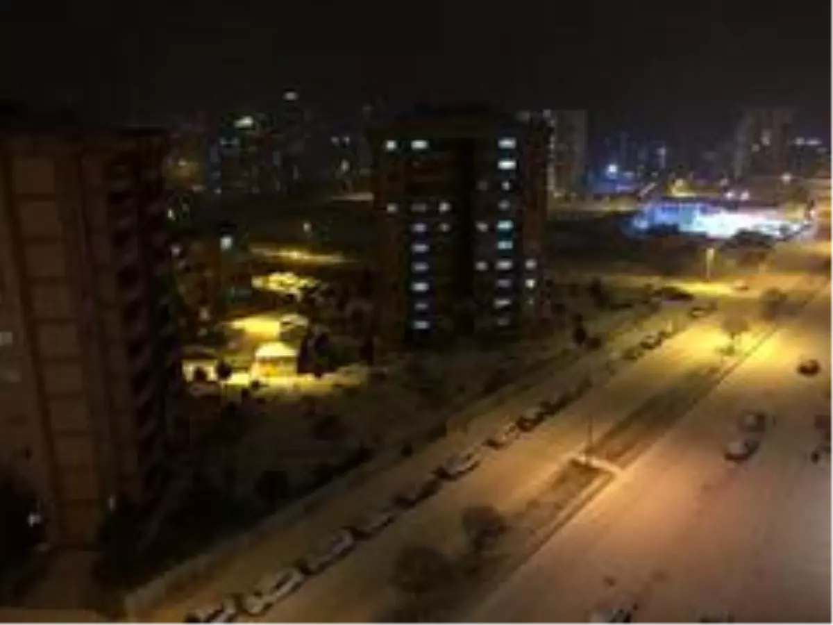 Diyarbakır'a 4 yıl sonra yağan kar vatandaşları sevindirdi