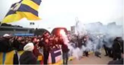 Fenerbahçeli taraftarlar Riva'da Nihat Özdemir'i istifaya davet etti