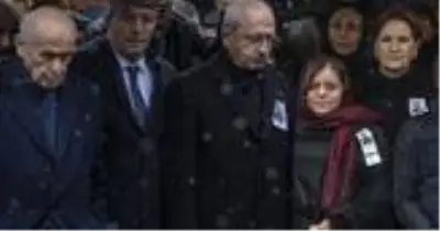 Kılıçdaroğlu, Bahçeli ve Akşener aynı cenazede yan yana geldi Kılıçdaroğlu, Bahçeli ve Akşener aynı cenazede yan yana geldi