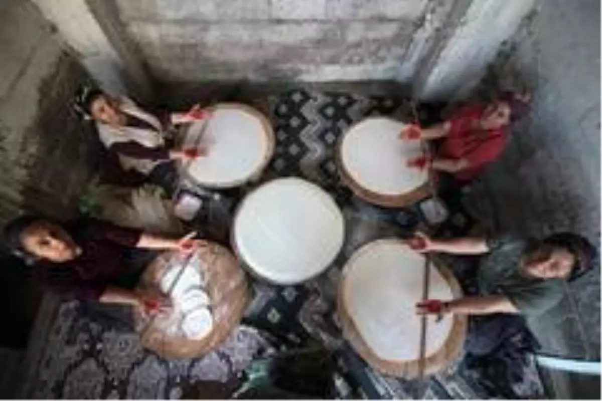 'Kınalı Eller' üretiyor