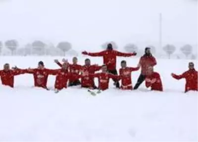 Lider Sivasspor karın tadını doyasıya çıkardı Lider Sivasspor karın tadını doyasıya çıkardı