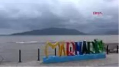 Marmaris'te kahverengiye dönen deniz çevrecileri isyan ettirdi