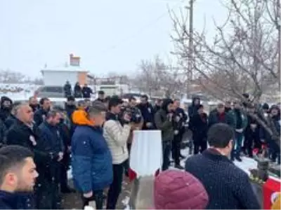 Mehmet Özet kabri başında anıldı Mehmet Özet kabri başında anıldı