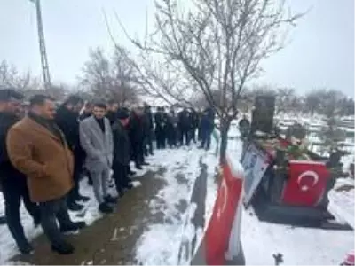 Mehmet Özet kabri başında anıldı Mehmet Özet kabri başında anıldı