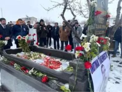 Mehmet Özet kabri başında anıldı Mehmet Özet kabri başında anıldı