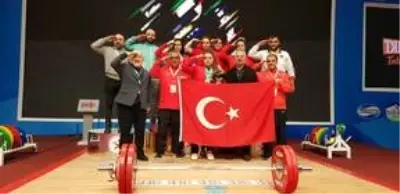 Milli halterci Melike Günal'dan Özbekistan'da 3 altın madalya