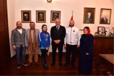 Milli karateci Keyda Nur Çolak'tan, Trabzon Büyükşehir Belediye Başkanı Zorluoğlu'na ziyaret
