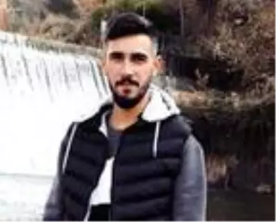Motosiklet devrildi; sürücü genç öldü, arkadaşı ağır yaralı Motosiklet devrildi; sürücü genç öldü, arkadaşı ağır yaralı
