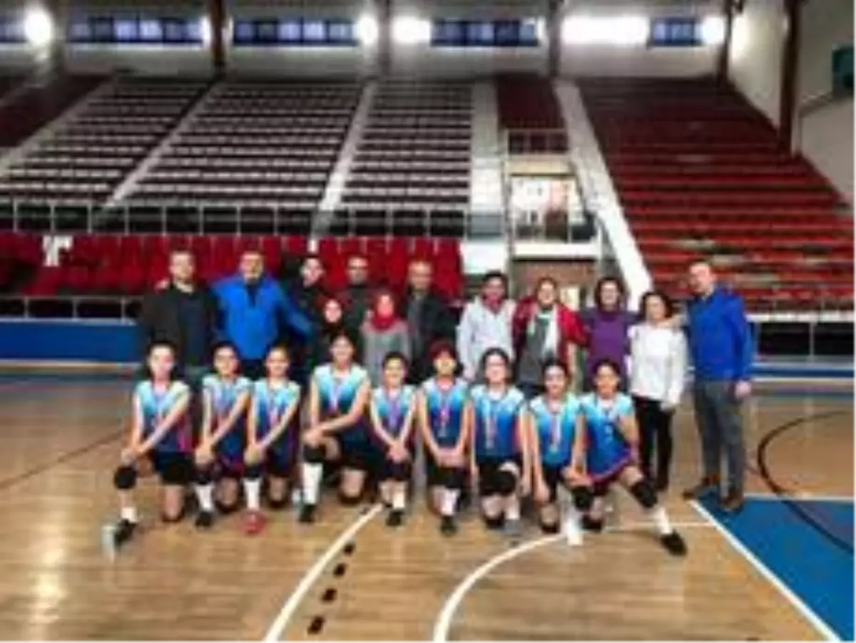 Namağlup kızlar, Bölge şampiyonu oldu