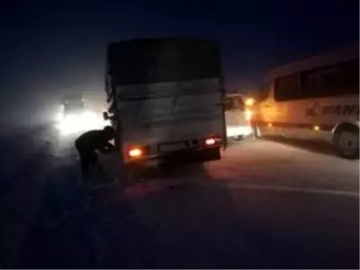 Van'da kar ve tipi ulaşımı aksattı Van'da kar ve tipi ulaşımı aksattı