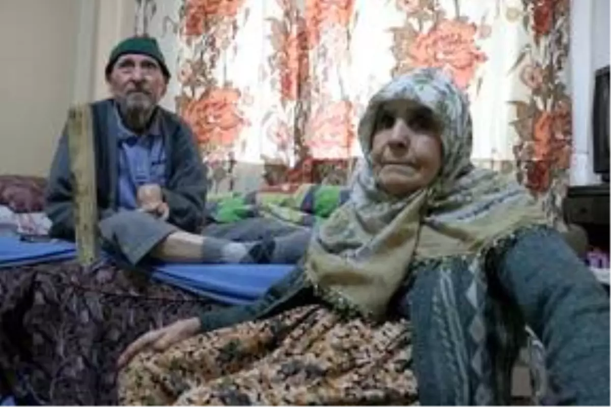 58 yıllık hayat arkadaşına 15 yıldır 'bebek' gibi bakıyor