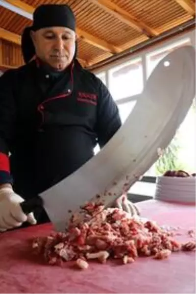 Adana'da yeni lezzet: Kaz etinden kebap