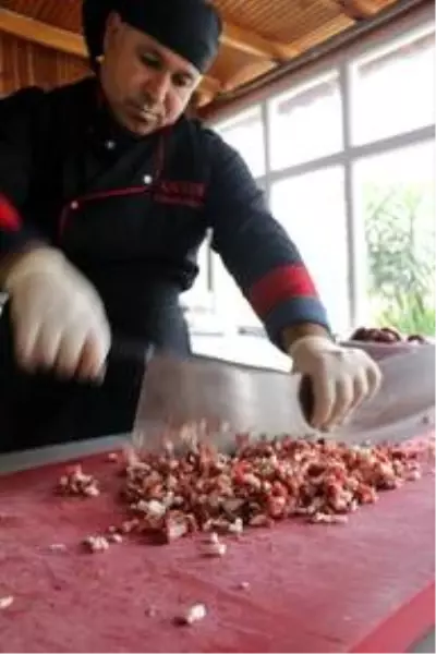 Adana'da yeni lezzet: Kaz etinden kebap
