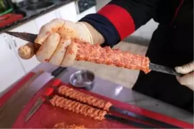 Adana'da yeni lezzet: Kaz etinden kebap