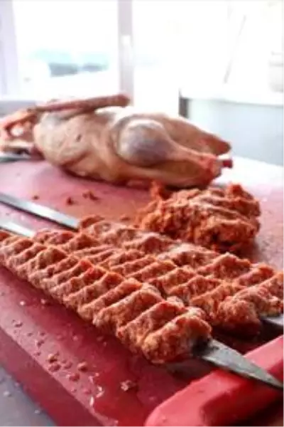 Adana'da yeni lezzet: Kaz etinden kebap