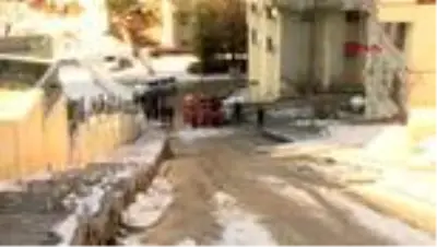 Ankara'da kar küreme ve tuzlama aracı devrildi 1 yaralı