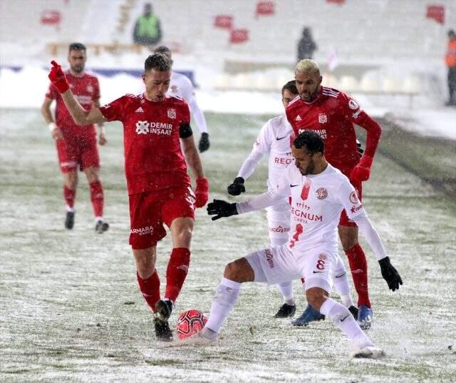 Antalyaspor, Sivasspor'u kupada saf dışı bıraktı
