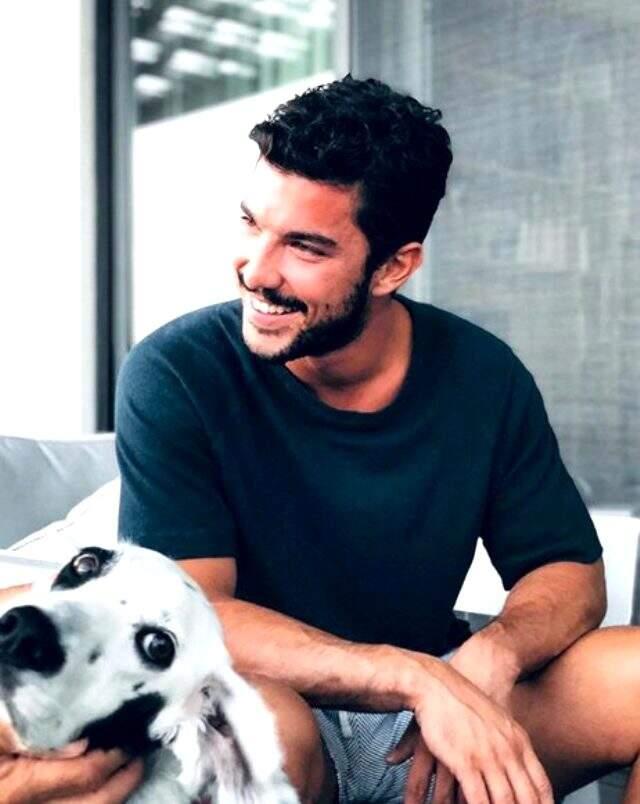 Aşk yaşamaya başlayan Hadise ve Kaan Yıldırım aynı evde yaşamaya başladı
