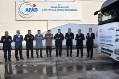 Balıkesir'de depremzedeler için toplanan yardımlar Elazığ'a gönderildi