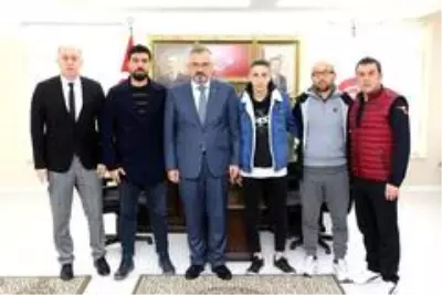 Başkan Kılıç, milli davet alan Selçuk'a başarılar diledi Başkan Kılıç, milli davet alan Selçuk'a başarılar diledi