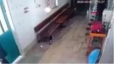 Bursa camideki yardım kutusu hırsızlığı kamerada