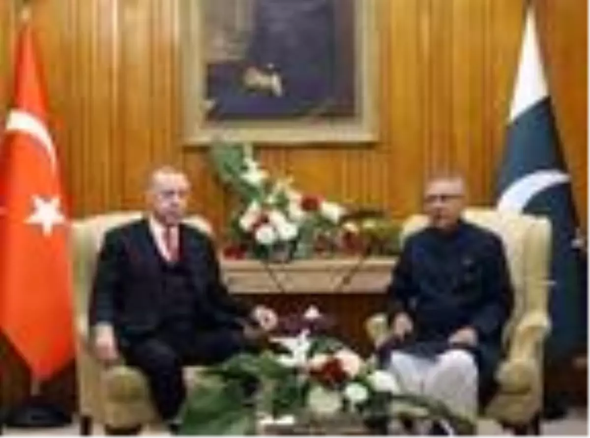 Cumhurbaşkanı Recep Tayyip Erdoğan, Pakistan Cumhurbaşkanı Arif Alvi tarafından karşılandı
