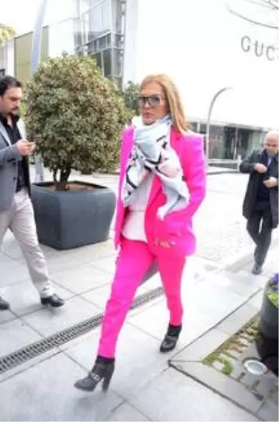 Demet Akalın pembeliğiyle göz doldurdu Haberler Magazin