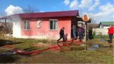 Evi ateşe verdi, itfaiye girmesin diye kapının arkasına eşya koydu