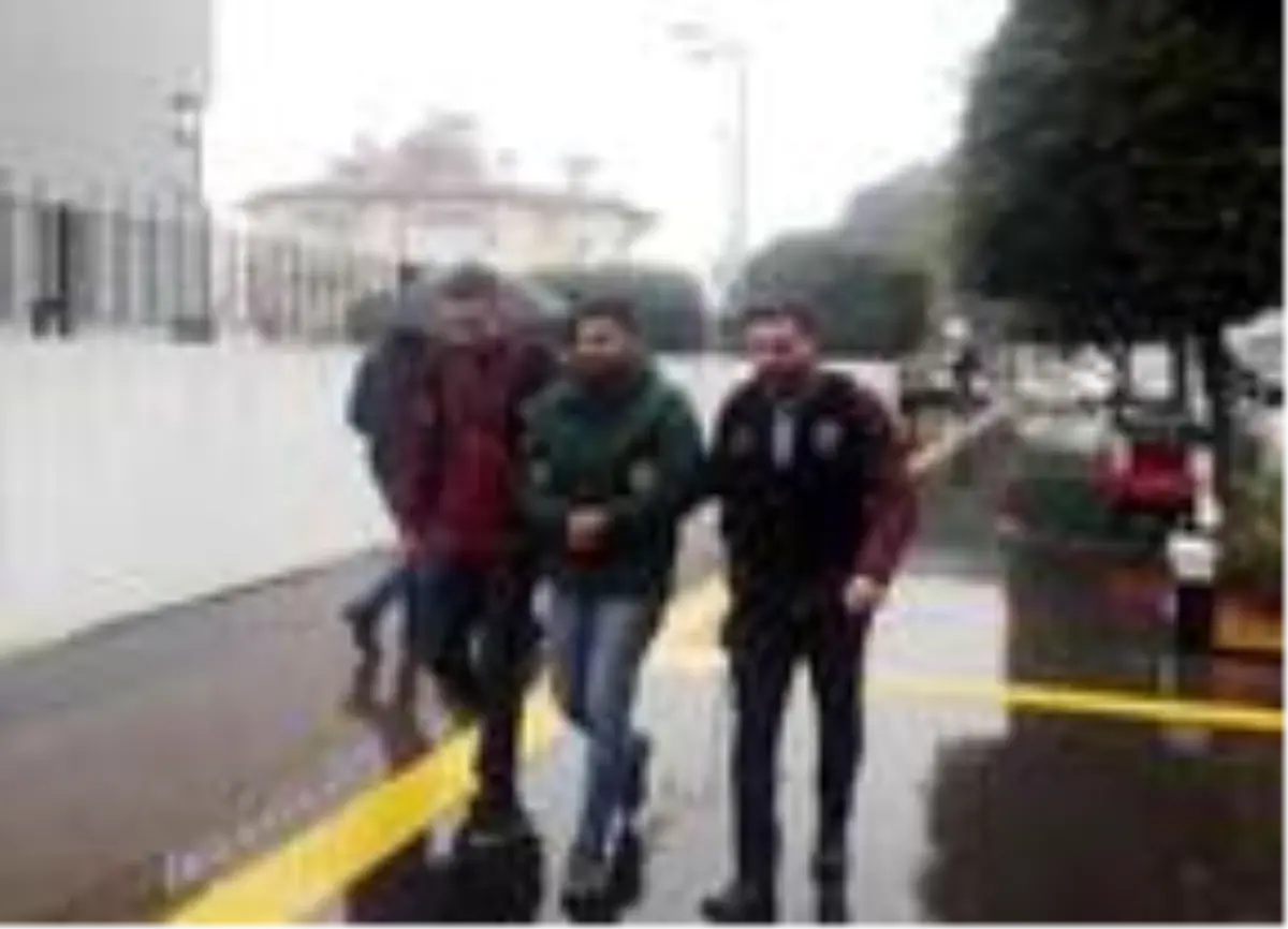 Evinde tütün sarma makinesi ile yakalandı