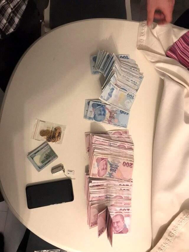 FETÖ'nün hücre evine düzenlenen baskında 'Gülen' imzalı saat bulundu