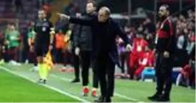 Hasan Şaş ile Erol Bulut arasında gerginlik: Muhatabım sen değilsin Hasan Şaş ile Erol Bulut arasında gerginlik: Muhatabım sen değilsin